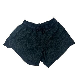 Lululemon Go the Distance Short
Black / Petal Camo Printed Black Deep Coal